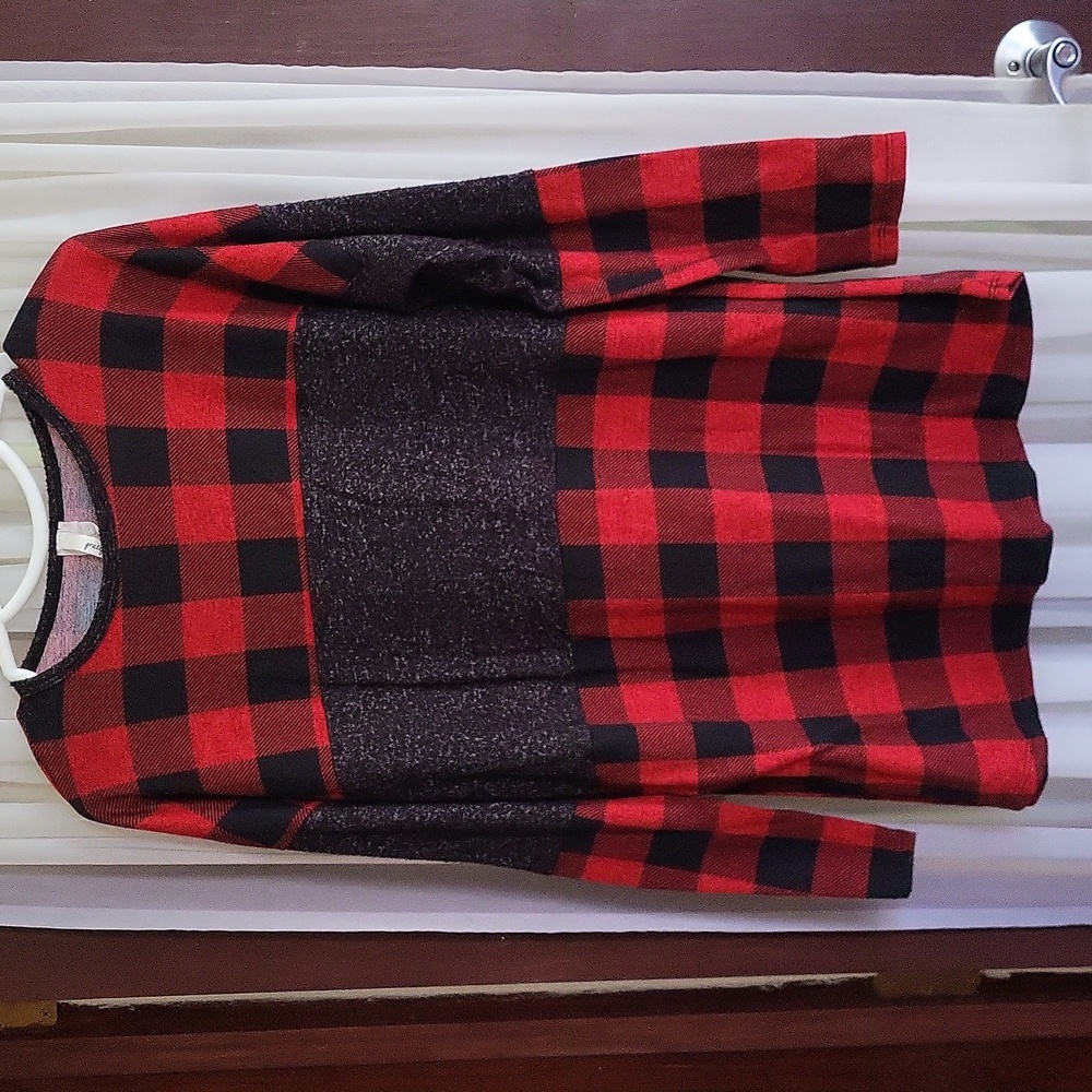 Women's Large Grateful Hearts bed and black Buffalo check long sleeve tunic